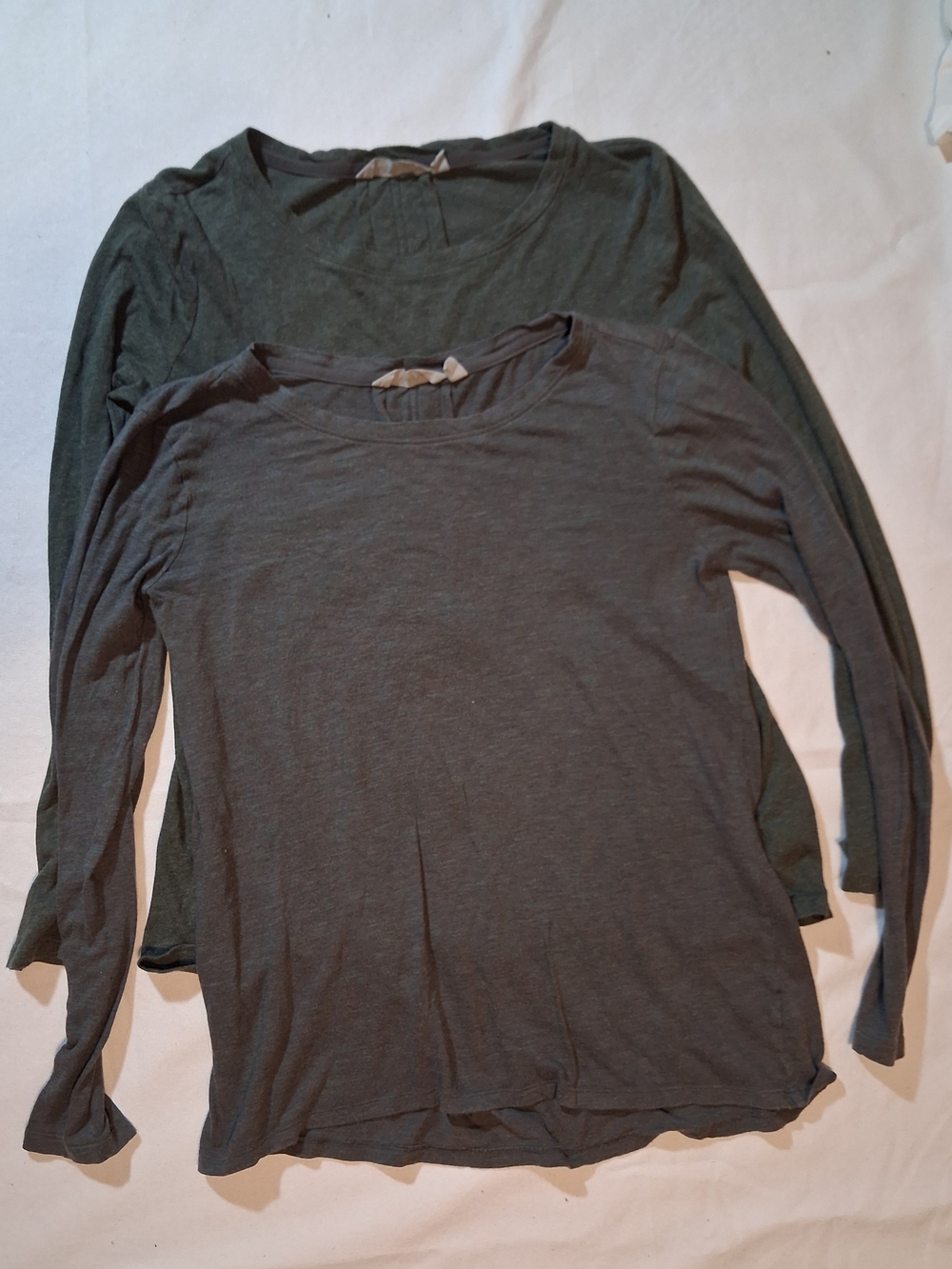Athleta Womens  Long Sleeve Tshirt Scoop Neck Tops in Olive and Charcoal Duo